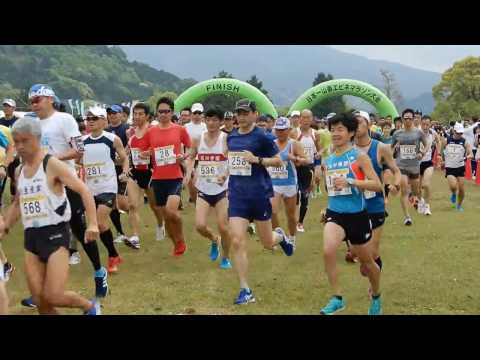 第２０回日本一山香エビネマラソン大会ハーフマラソンのスタートシーン