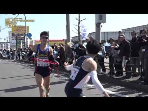 各郡市の選手が次々とタスキリレー