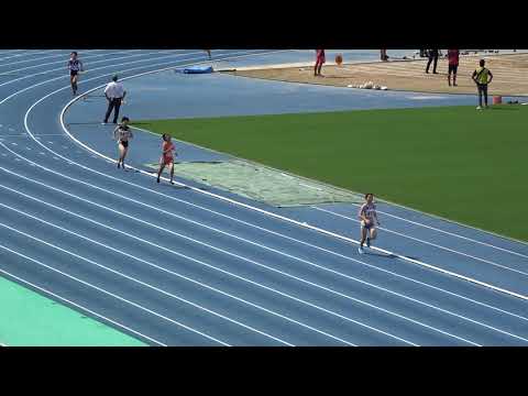 20180915102914県高校新人大会女800ｍ予選2組 牧草 千鞠