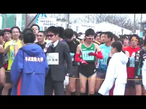 川内優輝選手 スーツで久喜マラソン大会爆走